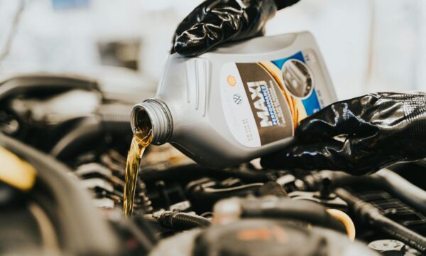 Ravenol vs Shell Helix: Welches Motoröl bietet das bessere Paket?