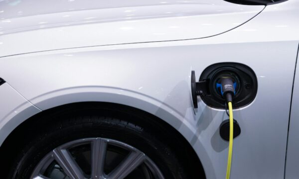AU E-Auto: Ist die Abgasuntersuchung für Elektroautos Pflicht?
