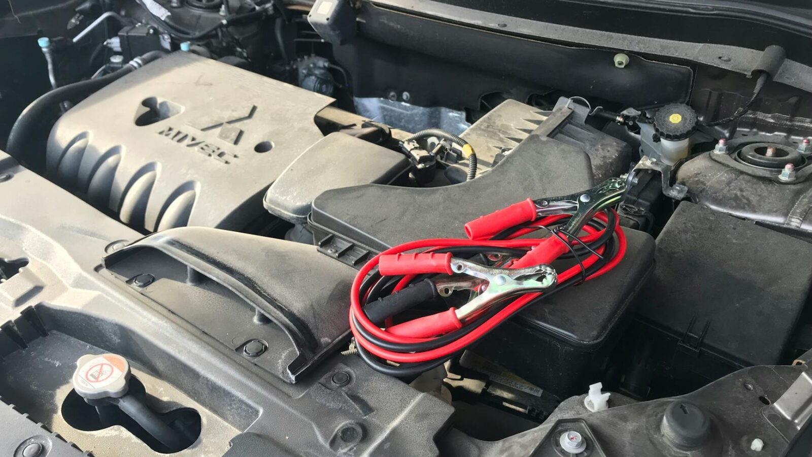 Autobatterie im Winter: Der Ratgeber für Pflege, Test & Lagerung