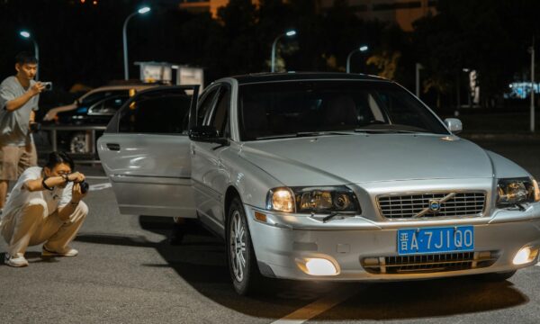 HU-Plakette E-Auto: Was beim TÜV anders ist als beim Verbrenner