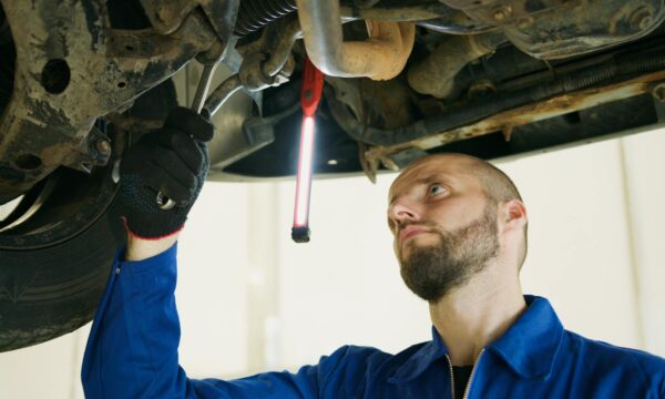 OBD AU: So liest der Prüfer Dein Auto bei der Abgasuntersuchung aus