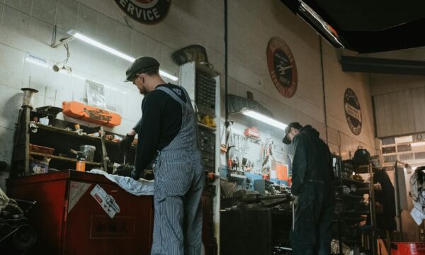 Starthilfe geben: Die Anleitung vom KFZ-Meister (ohne Schaden)