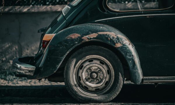 Stoßdämpfer bei der HU: Test, Mängel & Kosten für den Austausch