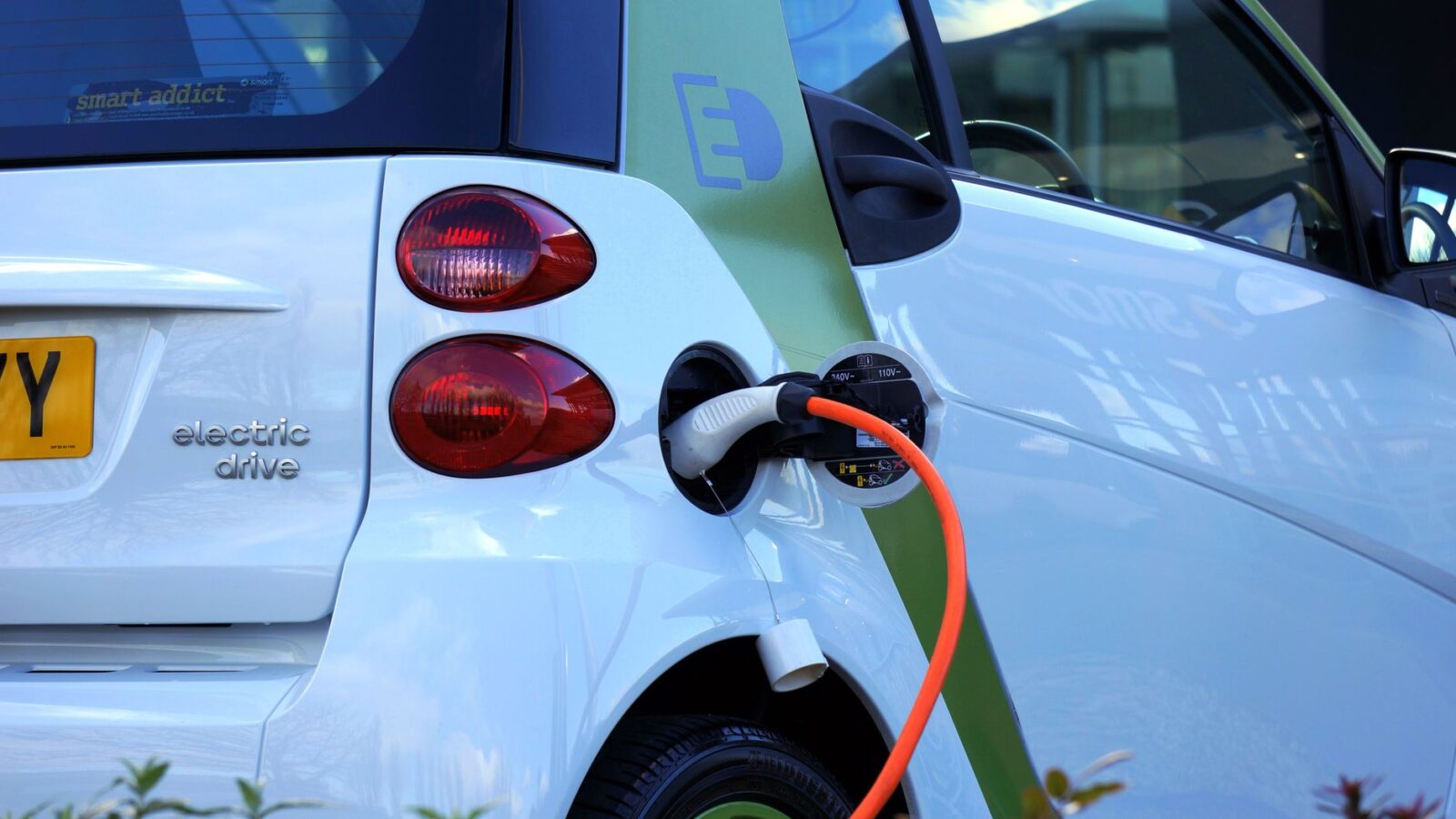 Plug-in Hybrid Dienstwagen: Das ändert sich 2026 bei der Versteuerung
